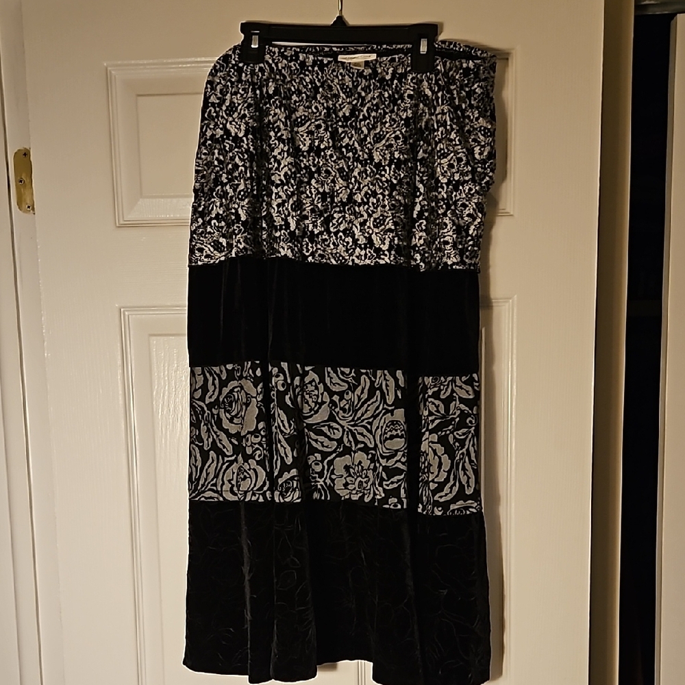 Coldwater Crewk Black and Silver Floral Skirt